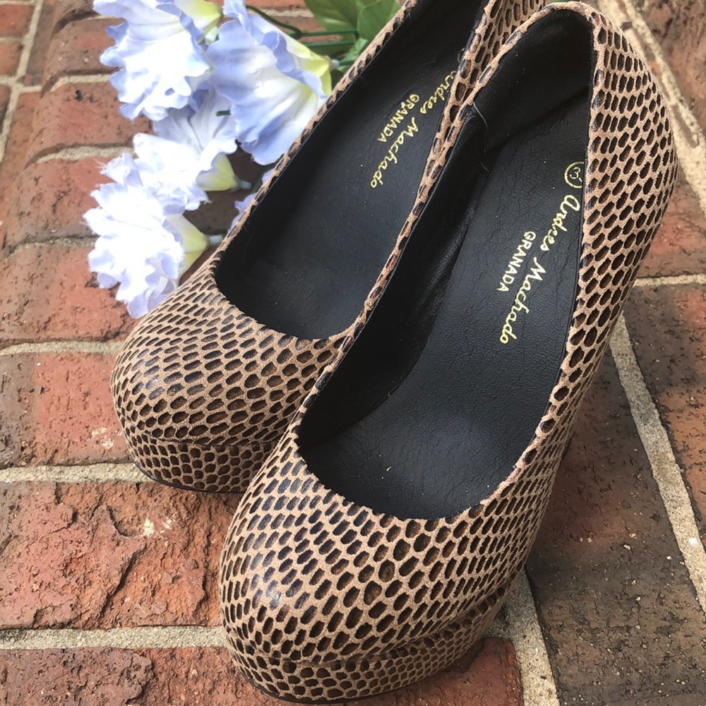 really small womens shoes